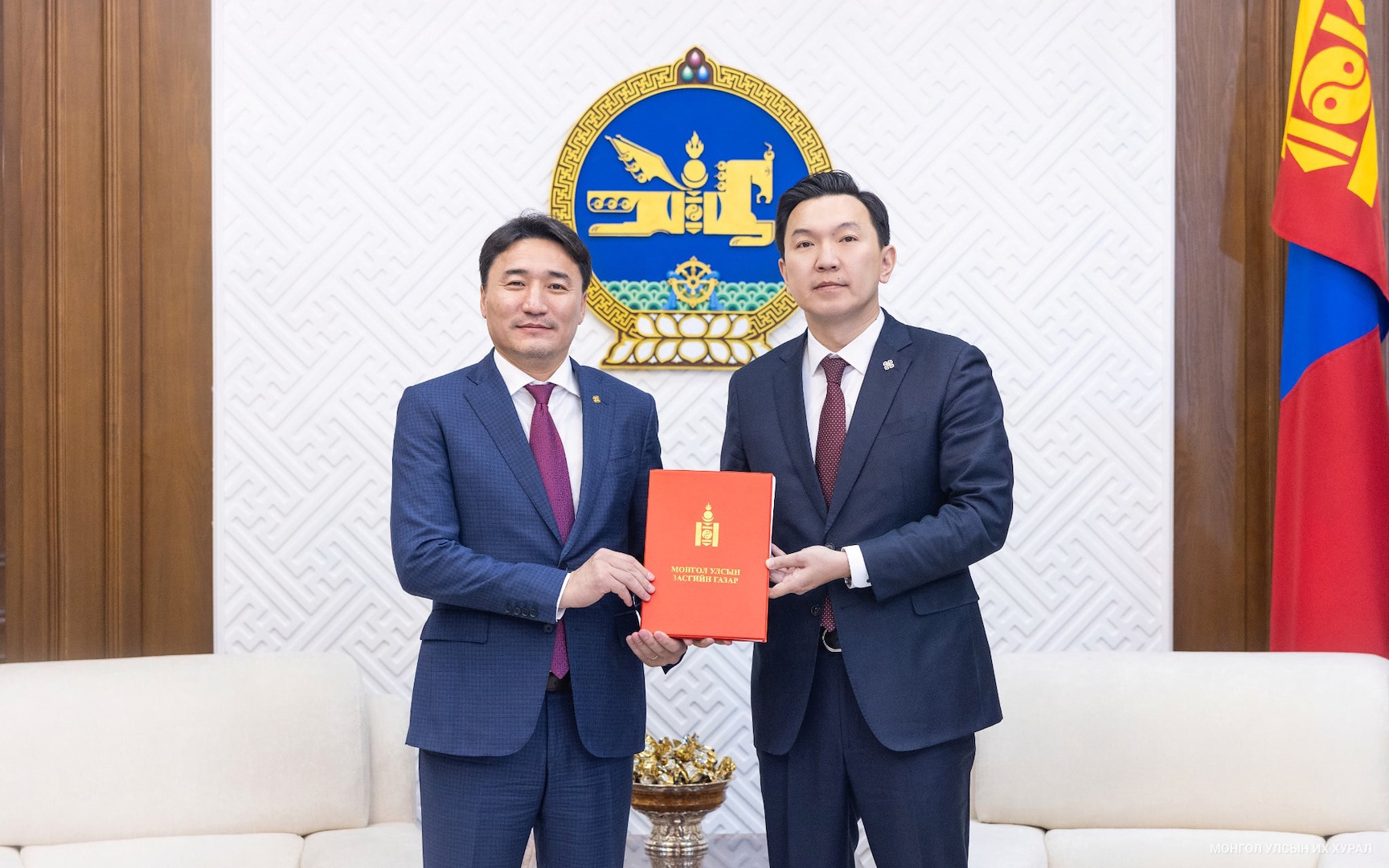 “Импортын барааны гаалийн албан татварын хувь, хэмжээ батлах тухай” УИХ-ын тогтоолд нэмэлт оруулах тухай тогтоолын төслийг өргөн мэдүүлэв